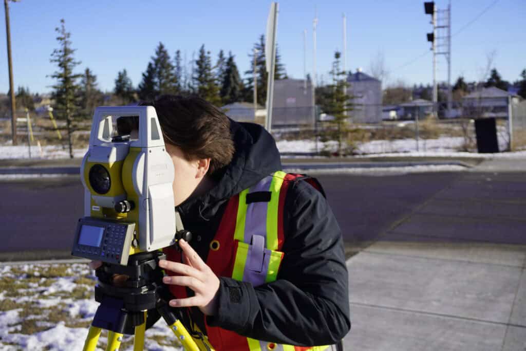 using the geomeasure gm52 total station to survey.
